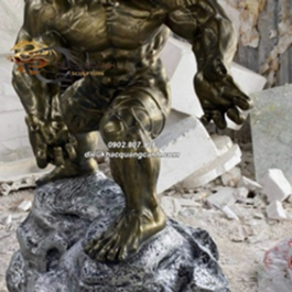 Tượng Người Khổng Lồ Xanh Bằng Composite