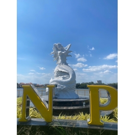 Mô hình nàng tiên cá trang trí khuôn viên