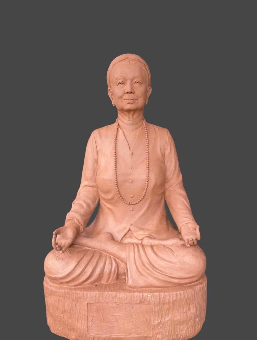 Tượng cụ bà nhựa composite