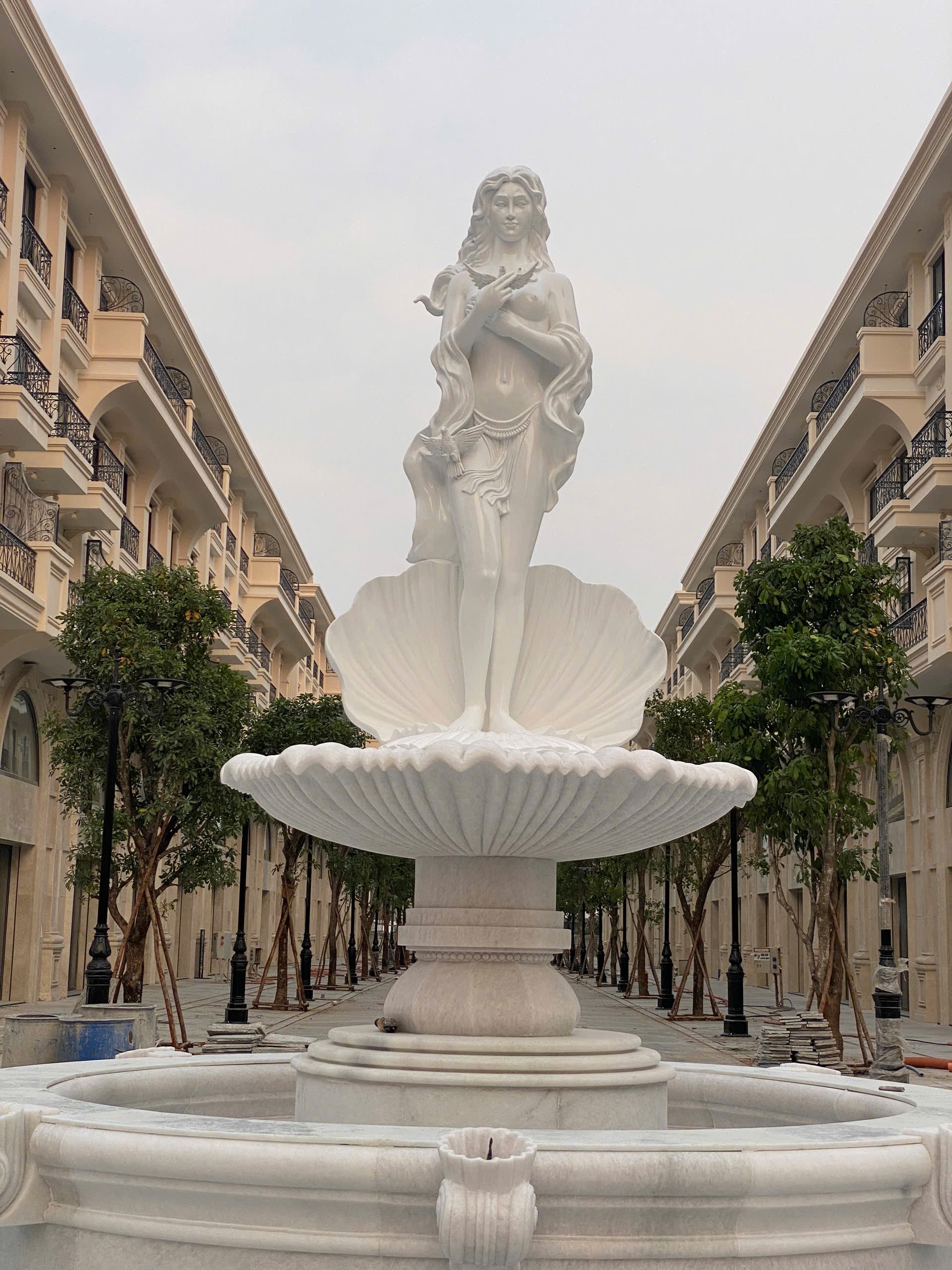 Tượng cổ điển bằng nhựa composite